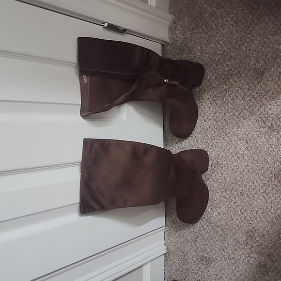 Brown boots - Picture 2 of 2